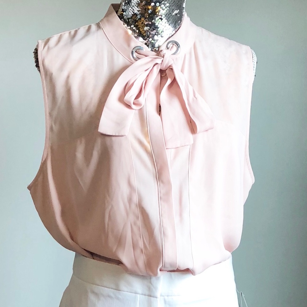 NWT Pink Blush Tie Neck Sleeveless Blouse 🎀